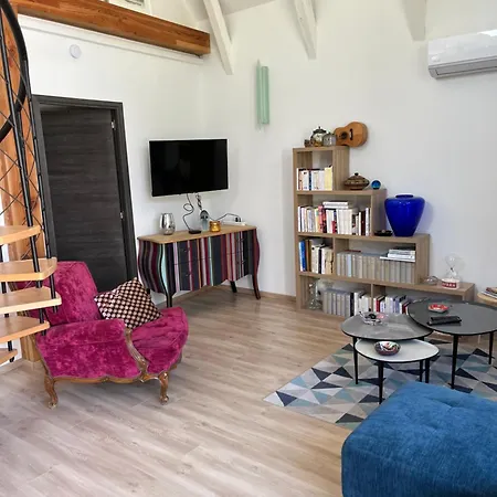 De Coussanne 3 Apartment *