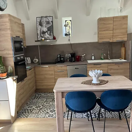 De Coussanne 3 Apartment